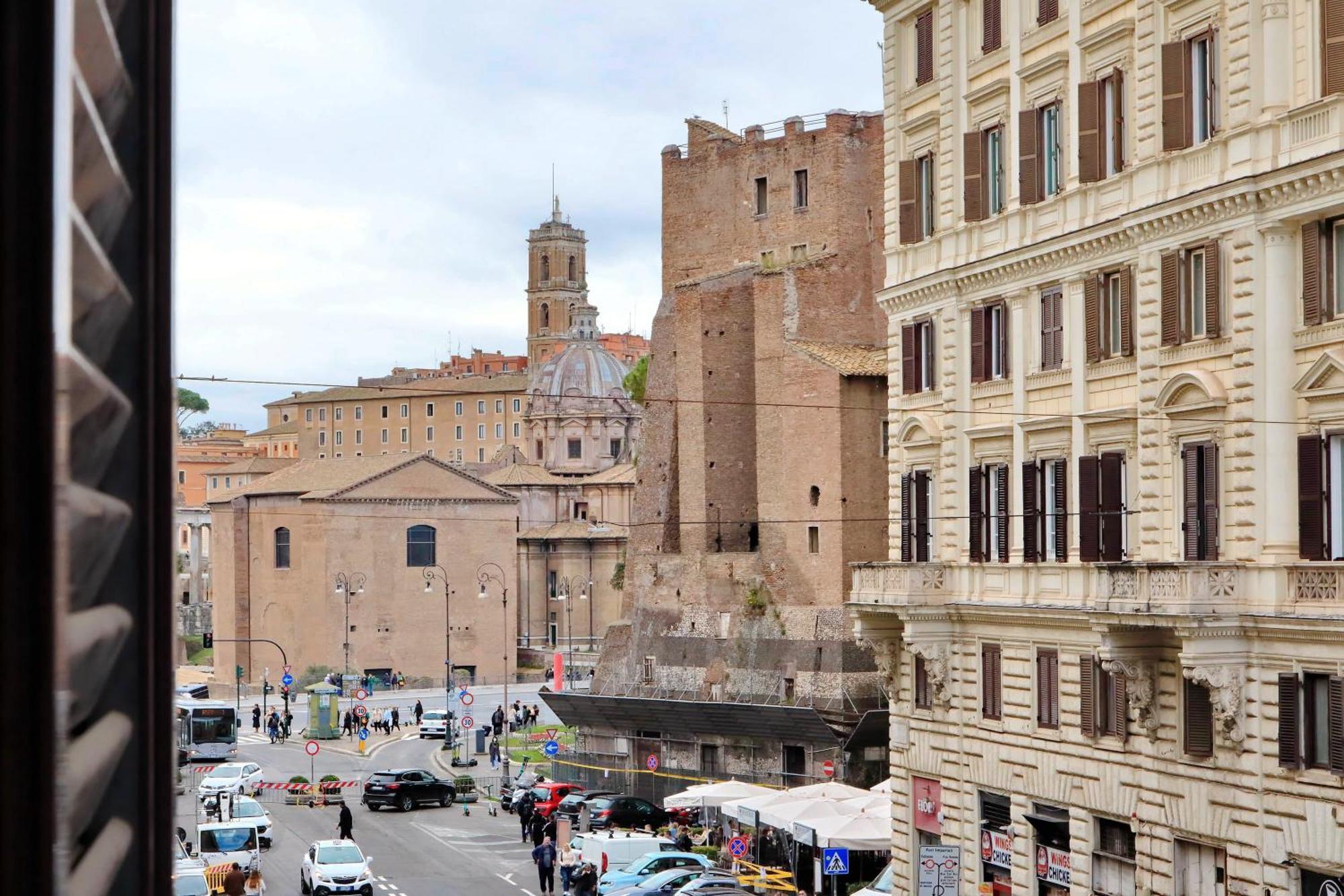 Ych-Lussuoso Appartamento Al Colosseo Roma Esterno foto
